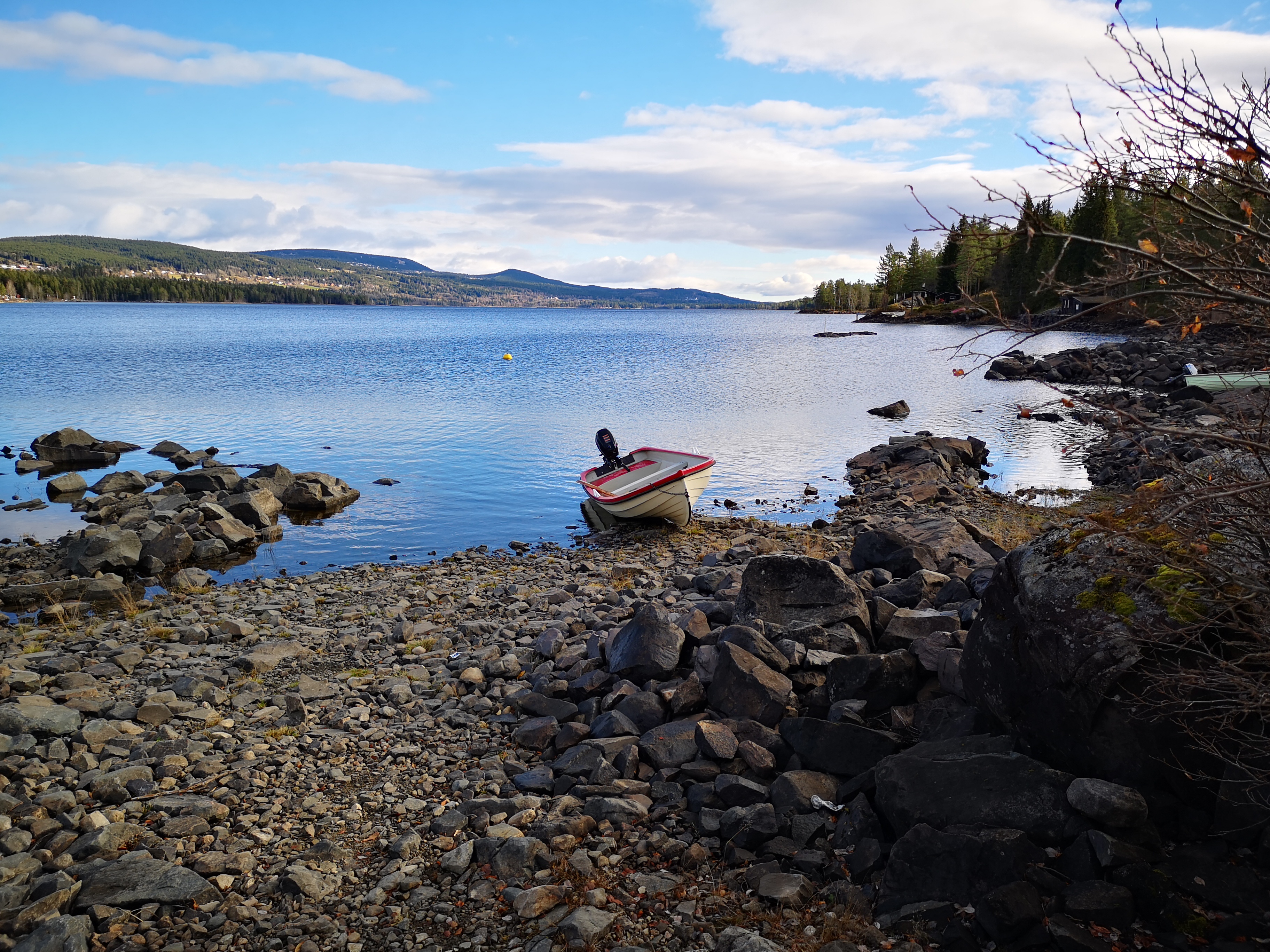 Skal vi si 10m til høyre for båten?